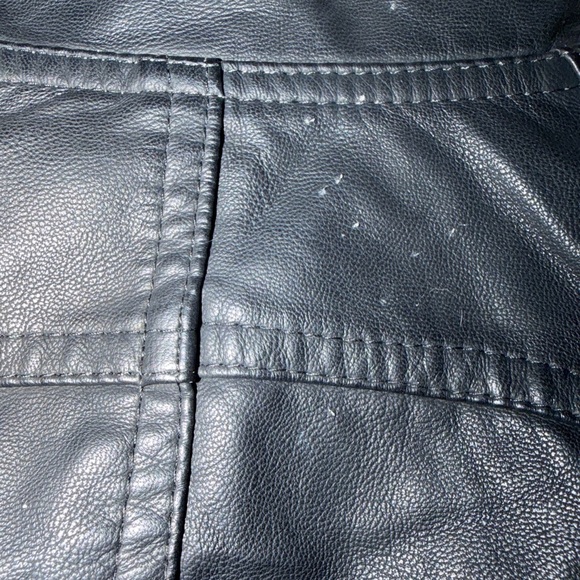 Black Faux Leather Moto Jacket Fitted Cropped Zip Up Runs Small - Picture 7 of 8